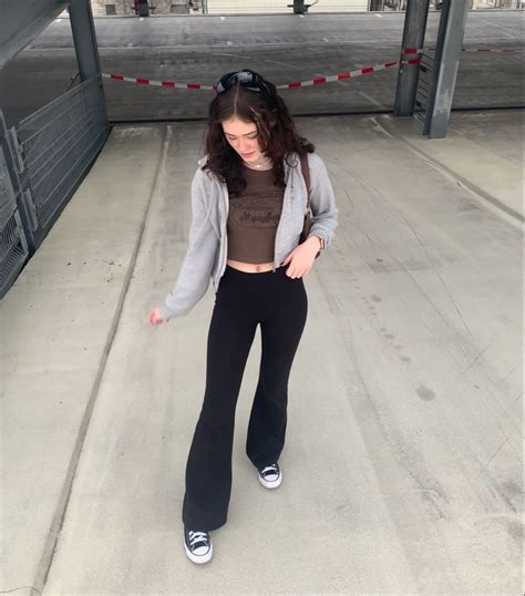 assjob leggings|Girls in flare pants .